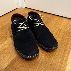 Blue suede chukka shoes by Kenneth Cole Reaction